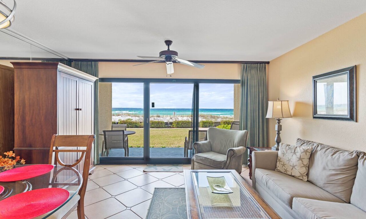 Destin Condo | 105 - BEACH FRONT condo. Perfect for a dream beach getaway. Destin Beach Club