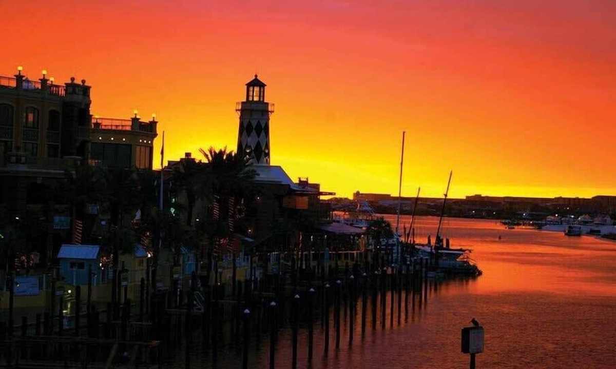 Destin Condo | 2BR Loft | Emerald Grande | Near Beach & Shops