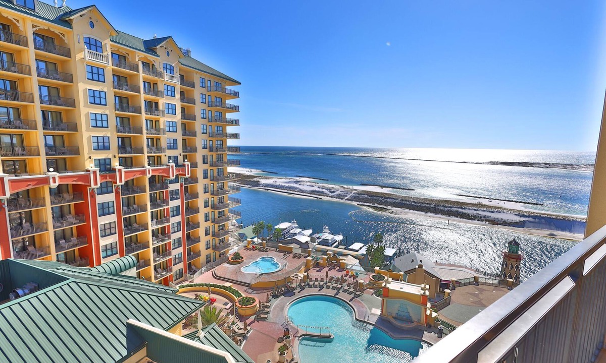 Destin Condo | 3-bedroom condo on the 9th floor of EG with superb views of the gulf and harbor.