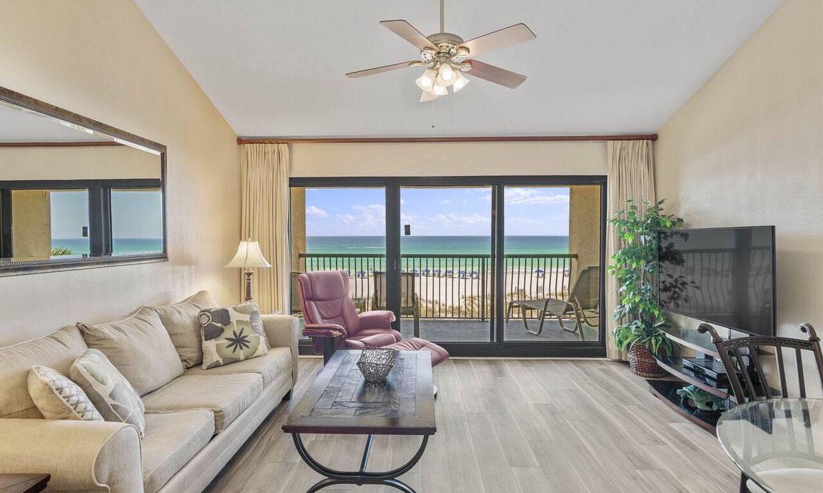 Destin Condo | 315- The BEACH is calling & this is the perfect condo! Destin Beach Club