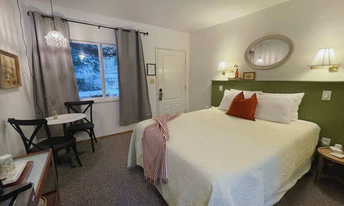 Port Angeles Hotel | #4 ✺Delightful Inn Room Near Lake Crescent✺