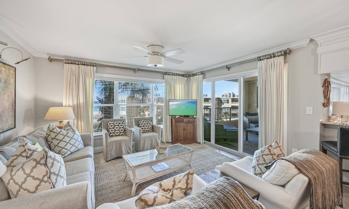 Destin Condo | Beach-side, beautiful low-rise with uncrowded beach!