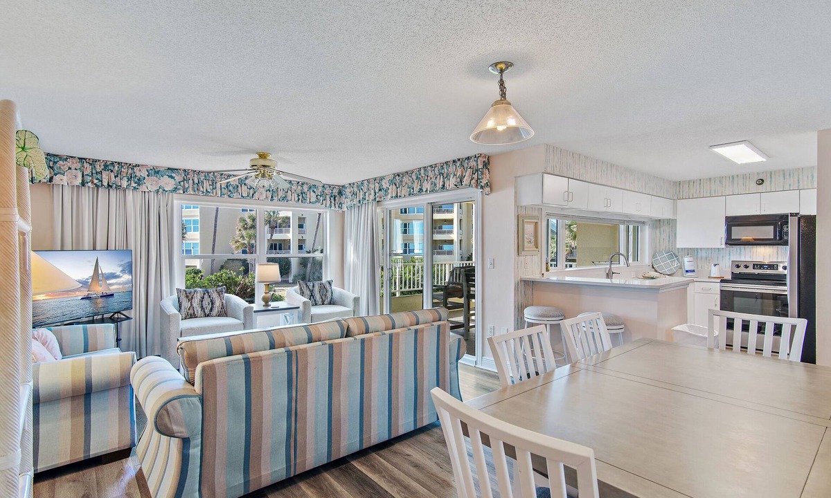 Destin Condo | Beach-side, beautiful low-rise with uncrowded beach!