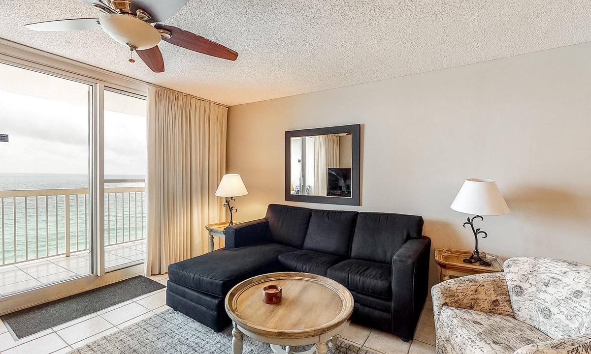 Destin Condo | Beachfront, 11th-floor condo with Gulf view, pools, hot tub & beach access
