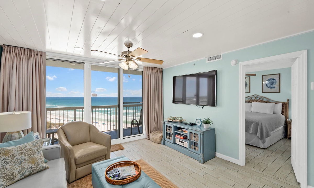 Destin Condo | Beachfront-3 pools-hot tubs-cafe-tiki bar-onsite beach service for food & drinks