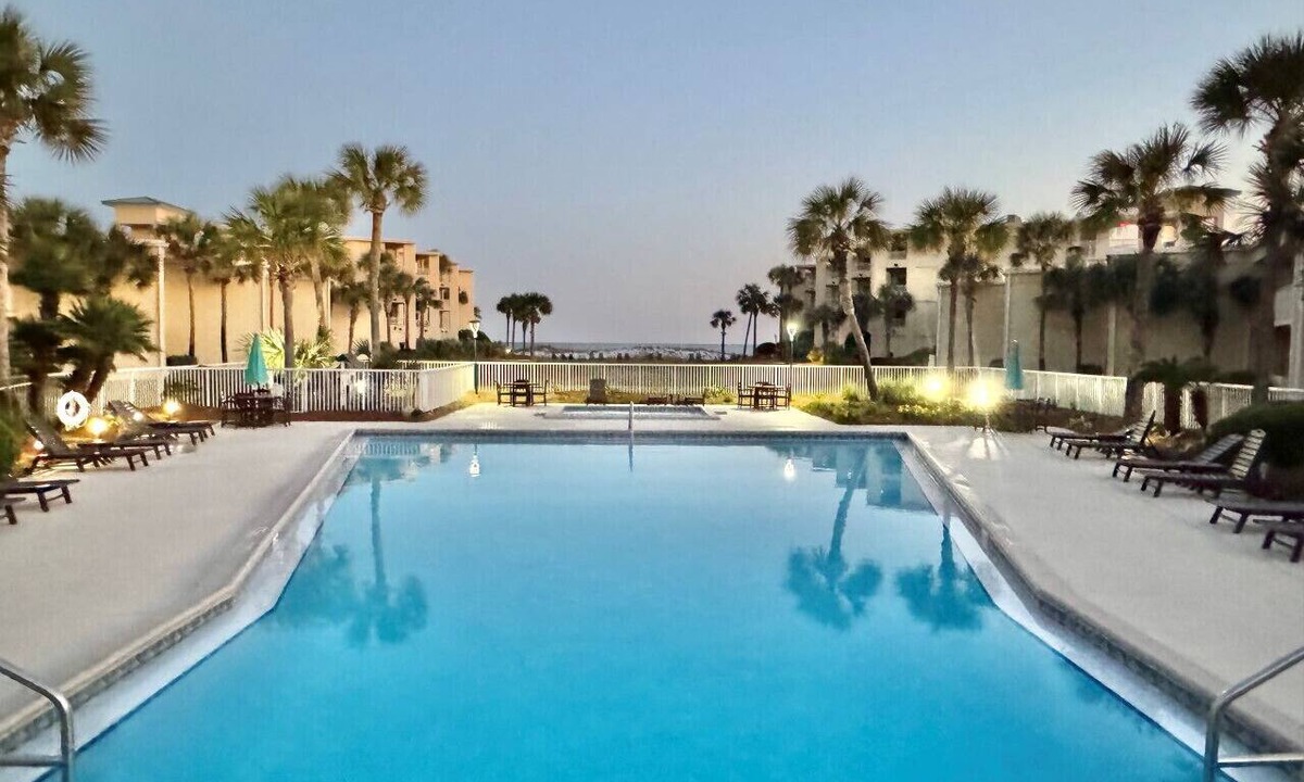 Destin Condo | Beachfront Condo | Resort Pool | Sleeps 6