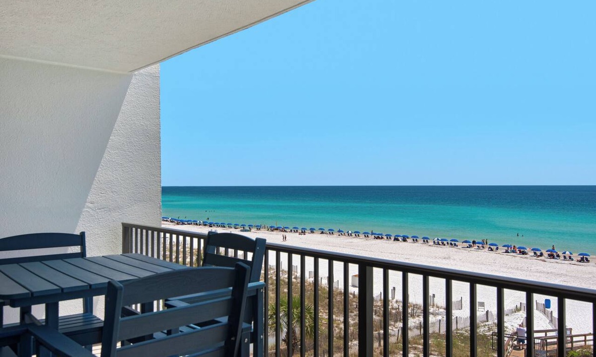Destin Condo | ☀️Beachfront in heart of Destin! Pool-Fitness-Sauna-2BR Emerald Towers 503☀️