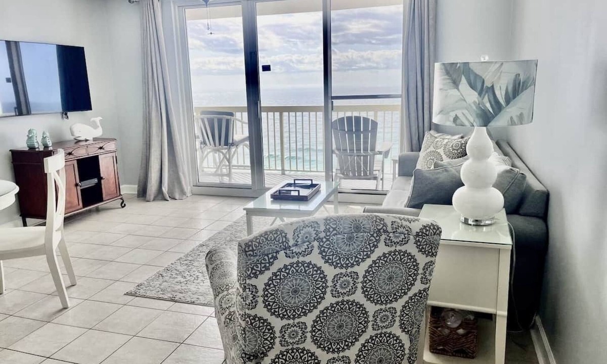 Destin Condo | Beachfront Resort-Amazing View-3 Pools/Tiki Bar