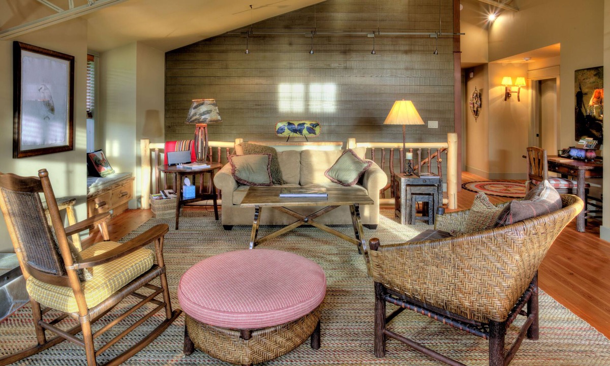Bainbridge Island House | Beautifully appointed Garden Cottage Guesthouse on Charming Farm Property