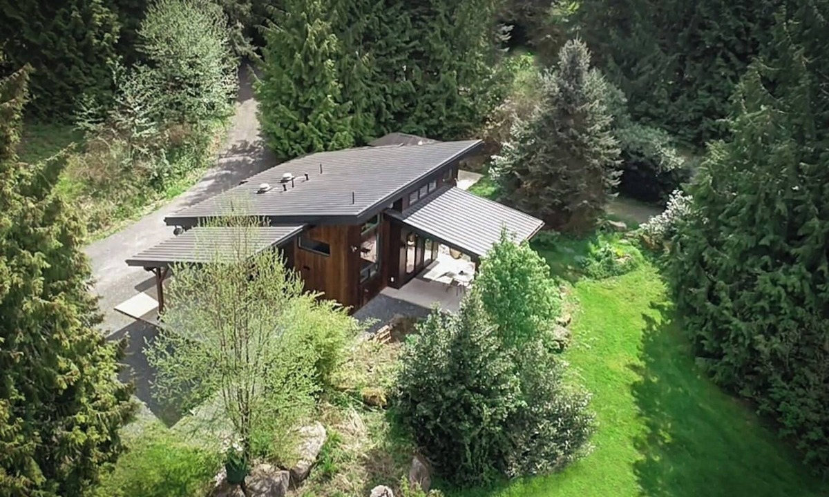 Bellingham Cabin | Bellingham Meadows- with hot tub and king size bed