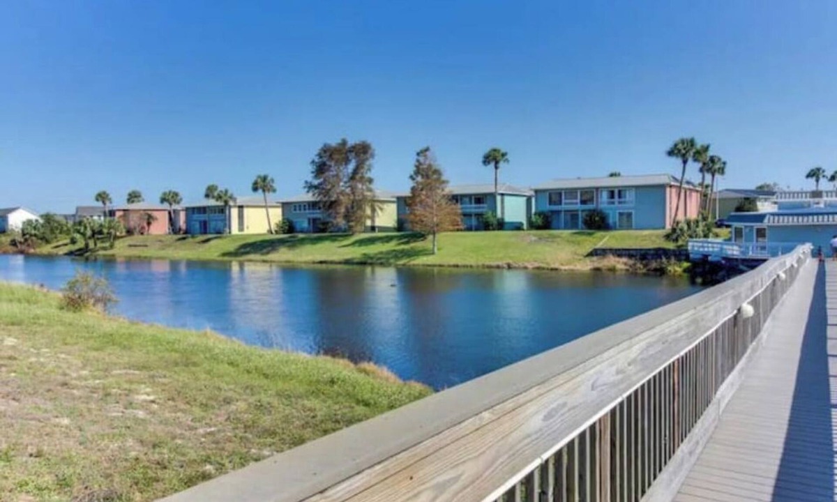 Destin Condo | Blue Pearl 1 bedroom, 2 bath condo - sleeps 6 , Pet friendly.