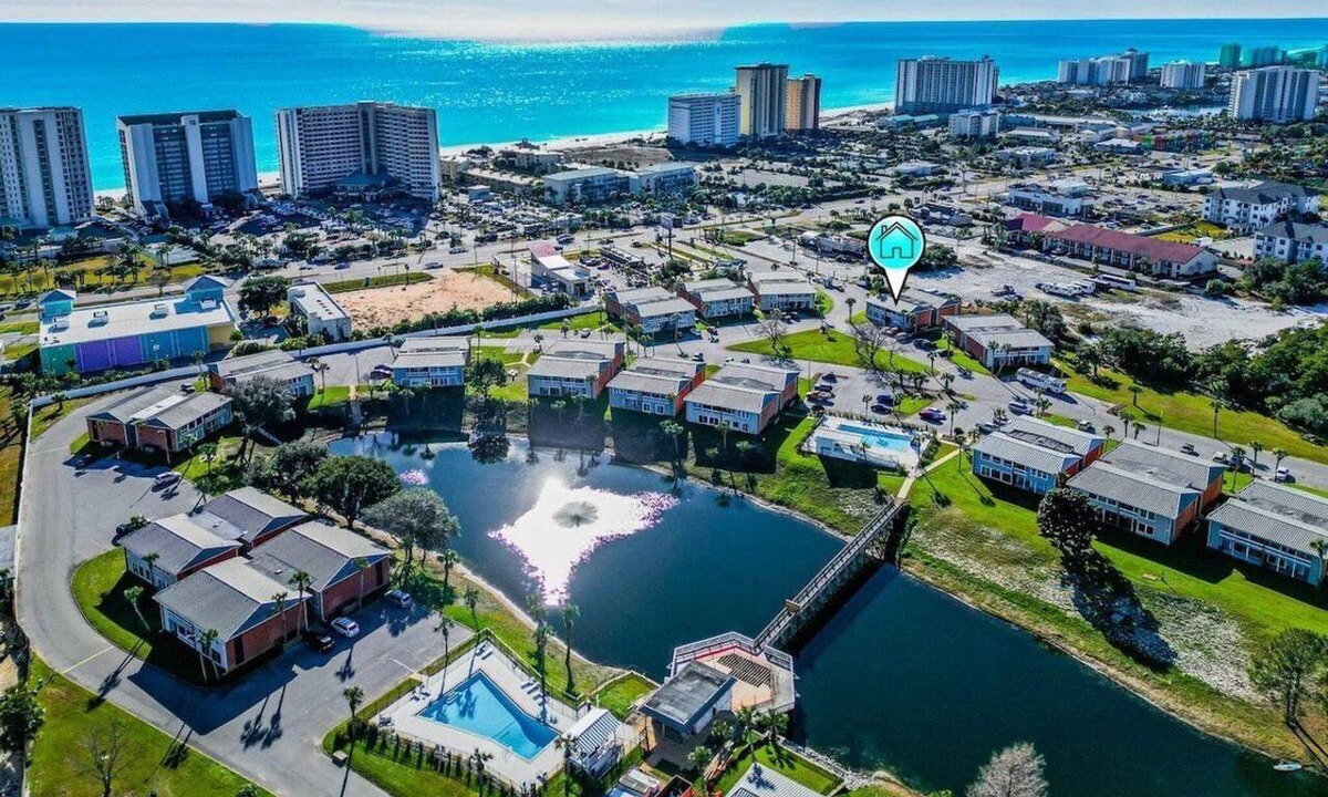 Destin Condo | Boho Retreat 2003-Near Lake Aladdin-Sleeps 4