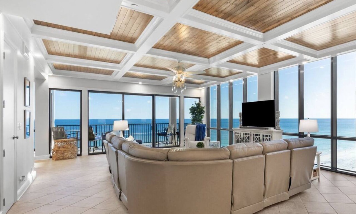 Destin Condo | 🦩Book Me Baby! Gulf-Front Condo at Emerald Towers🦩