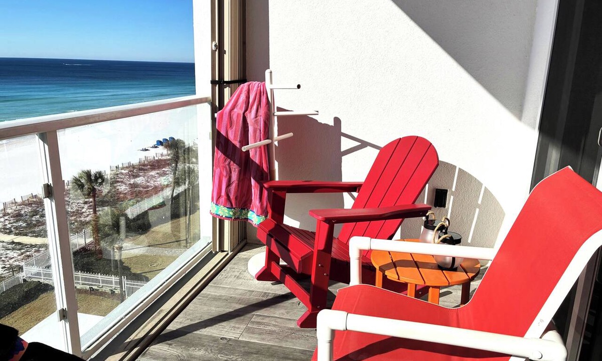 Destin Condo | Bright, Modern & Beach Front. Amazing gulf views! Beach Retreat @ Sterling Sands