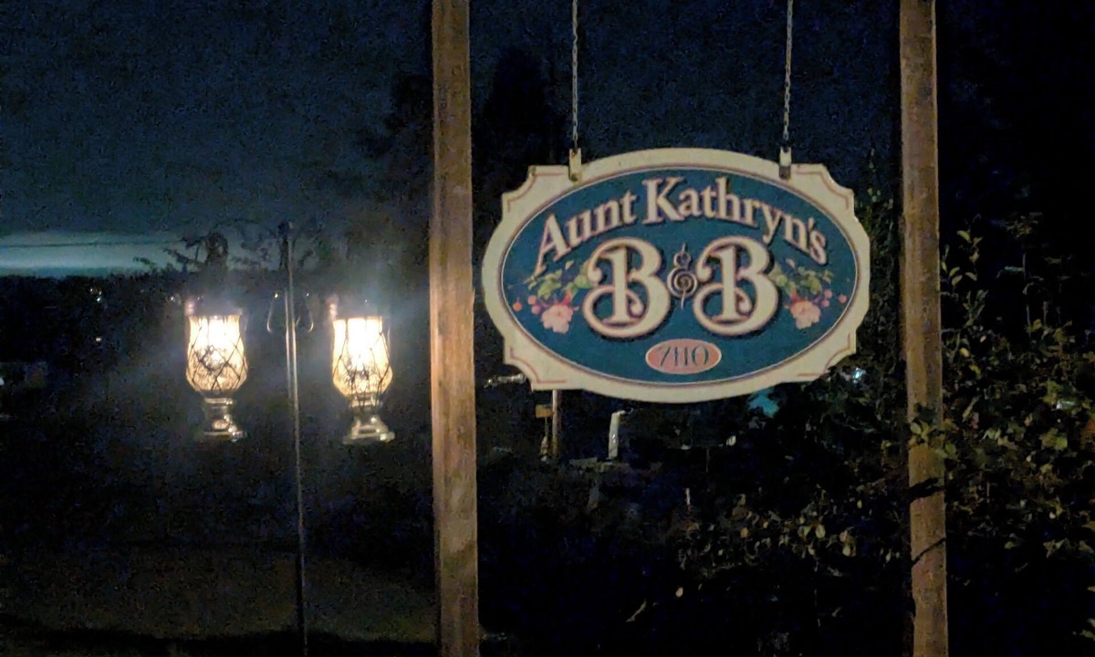 Everett Bed & Breakfast | Charming bed & breakfast in peaceful Snohomish