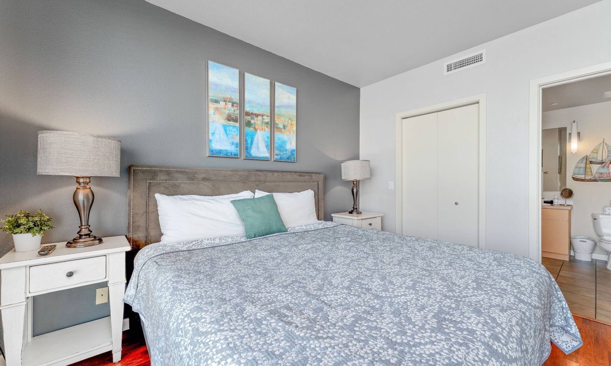 Chelan Condo | Chelan Resort Suites - Lakeside Serenity