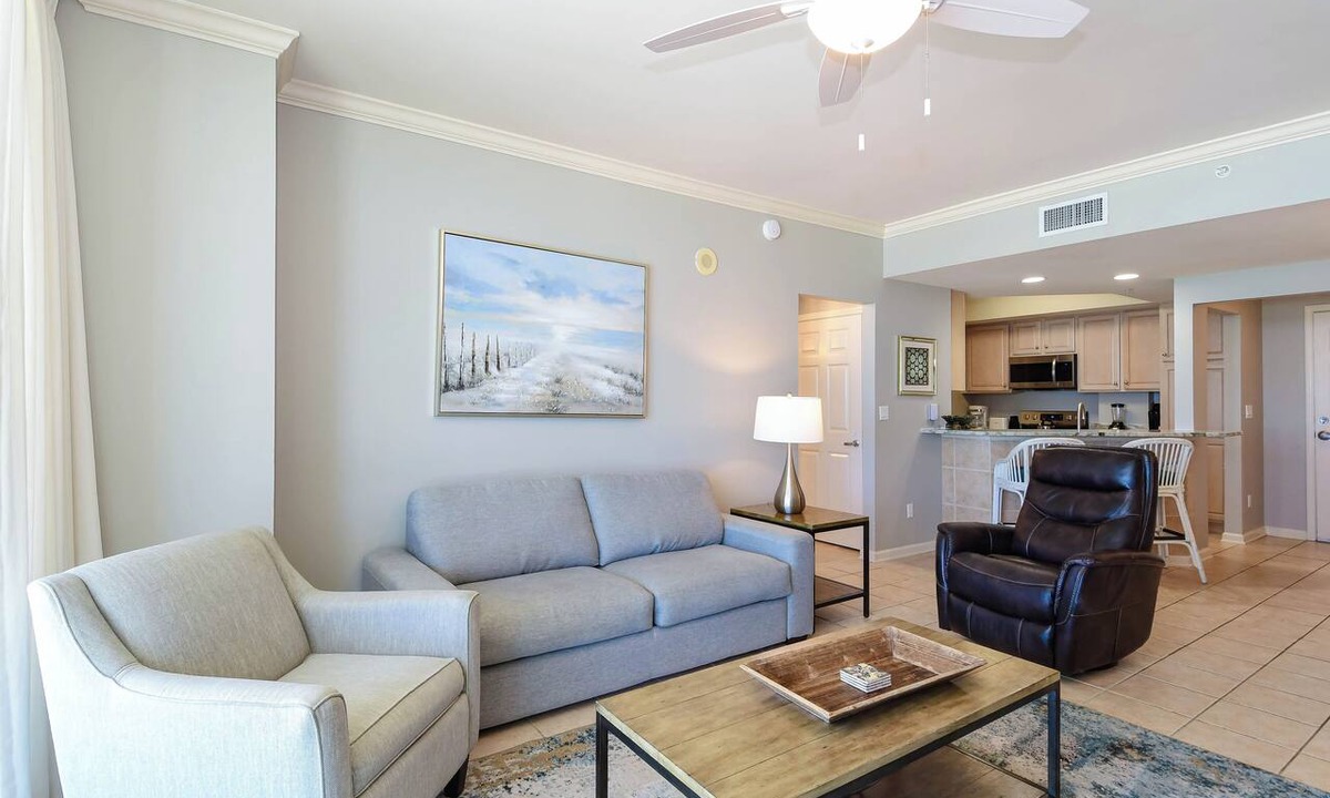 Destin Condo | Comfortable Beachfront Condo w/Easy Beach Access in Central Destin! 🏖☀🌴