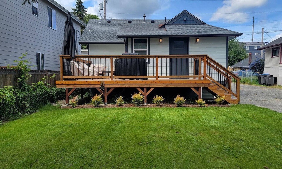 Bremerton House | Conveniently located 3 bed in Bremerton with deck