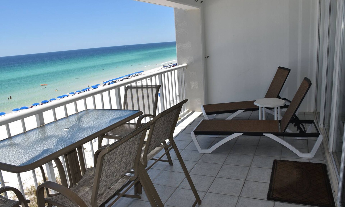 Destin Condo | Destin Gulfgate 401-XLG 2 BR -Sleeps 8-Front Row Beach Front - East Corner Unit