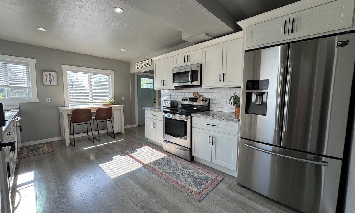 Puyallup House | Downtown Charm! 1 Block to WA State Fairgrounds - 1 Mile to Good Sam