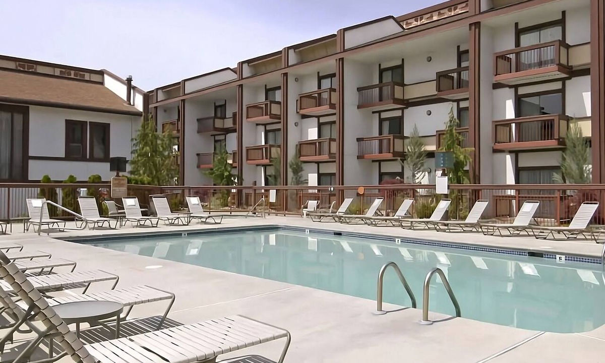 Wenatchee Hotel | Enjoyable Stay! 4 Pet-friendly Units with Free Parking, Outdoor Pool!
