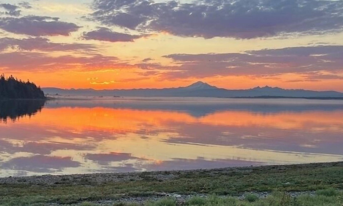 Ferndale House | Family-Friendly Beach Home! Sunrise @ Sandy Point
