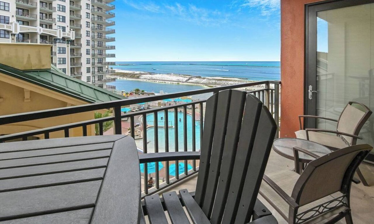 Destin Condo | Harbor Breeze @ Emerald Grande | Views | Perfect Location | Summer Specials | FREE Fun Pass