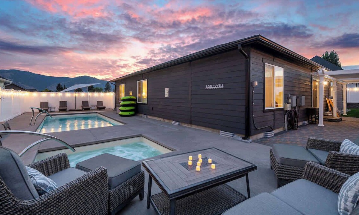 Manson House | Manzanita Casita w/private heated pool & hot tub!