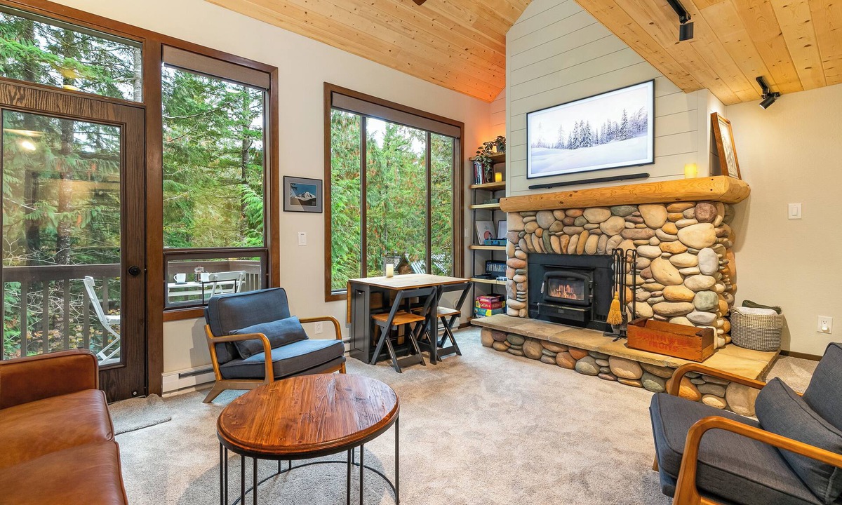 Glacier Condo | Mt Baker Treetop Cabin—River Access—Resort: Pools, Hot Tubs, Sauna, Pickleball