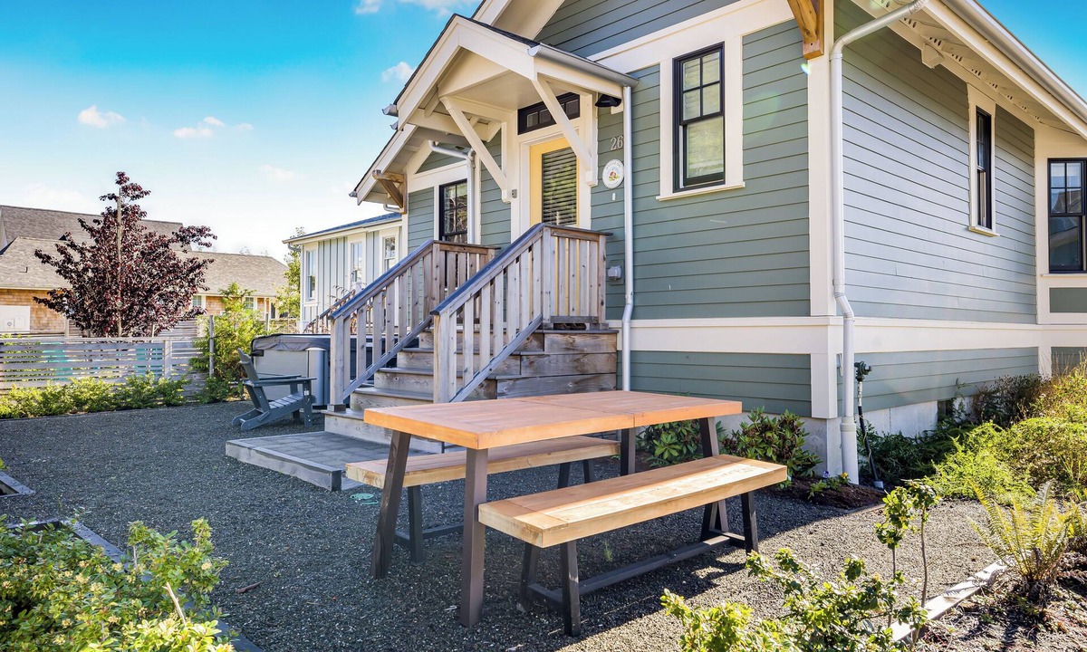 Pacific Beach House | *NEW* Hygge on Hilltop: Hot tub!
