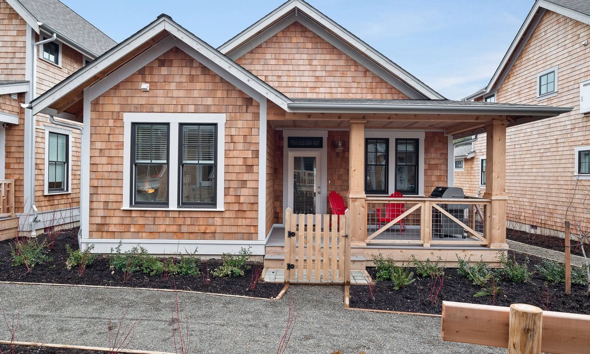 Pacific Beach House | *New* Seabrook's Salt and Vine Cottage, a dog-friendly rambler