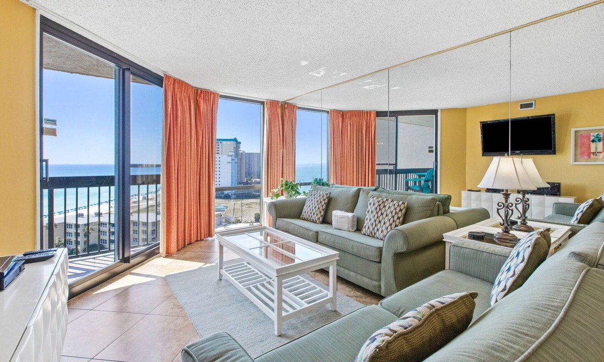 Destin House | Open Unit, On-site pool w/hot tub/splash pad, Restaurant/bar, water view