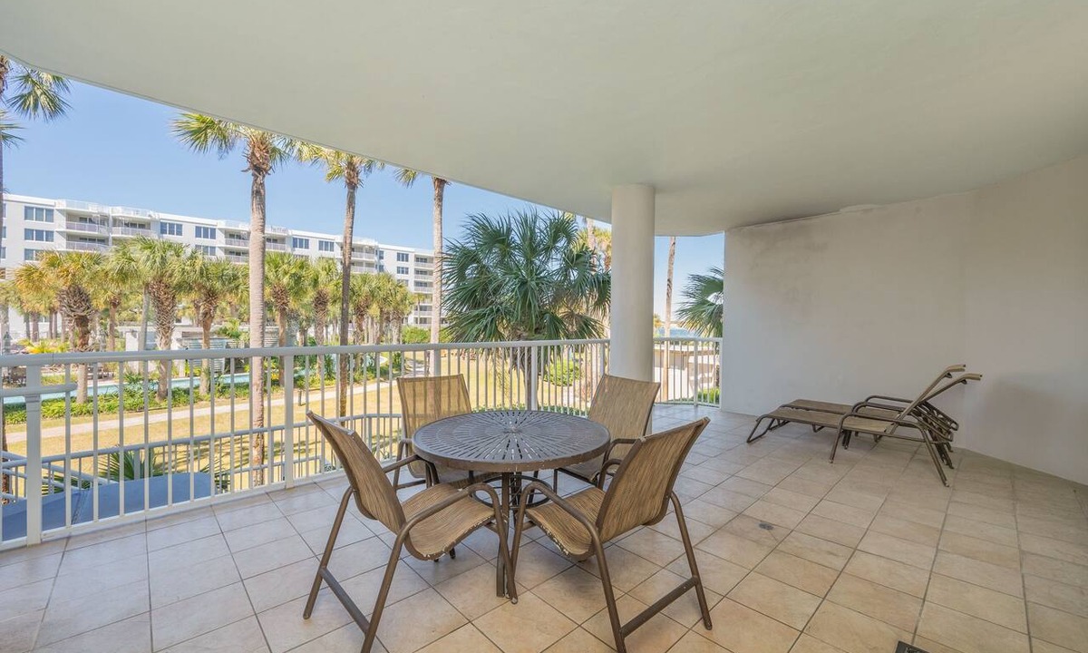 Fort Walton Beach Condo | Osprey L04 | Spacious Lanai Condo w/Private Hot Tub & Resort Views