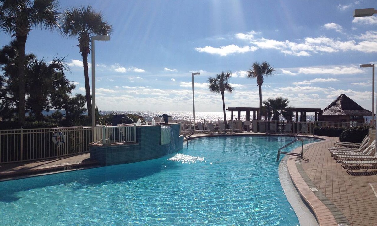 Destin Condo | Pelican Beach! 2 Bedroom Condo Sleeps 6 On the Beach! BOOK IT NOW!