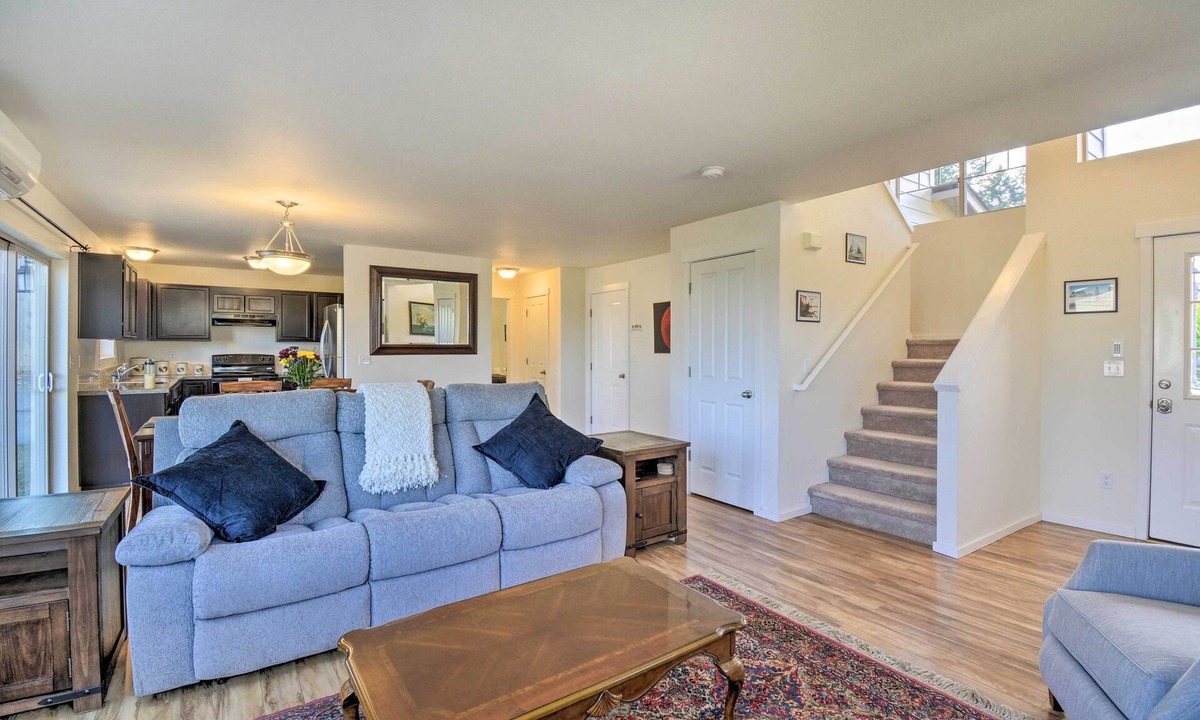 Poulsbo House | Pet-Friendly Poulsbo Abode w/ Mountain Views!