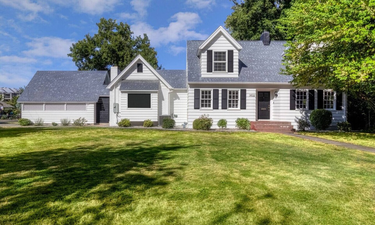 Walla Walla House | Private Pool Retreat | Ages 12+ Only | Pet Friendly | Near Downtown