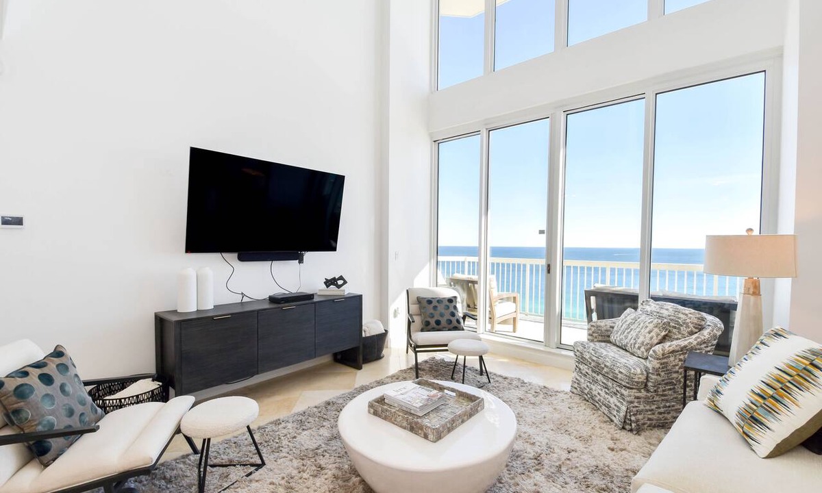 Destin Condo | Rare Find! Serene 17th Floor Penthouse at Silver Beach Towers!