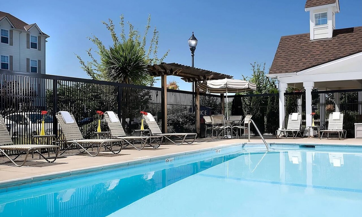 Renton Hotel | Seattle Family Escape: Outdoor Pool, Pet-Friendly, Free Airport Shuttle, 2 Rooms