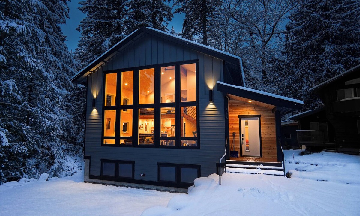Warnick Cabin | Solara ~ Where Luxury Meets the Slopes: Brand New View Home