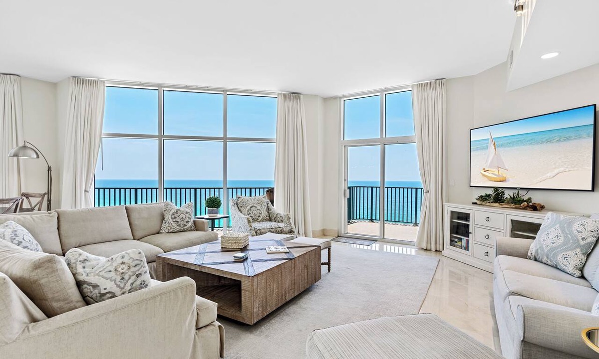 Destin Condo | Spectacular Beachfront Penthouse at Jade East Towers