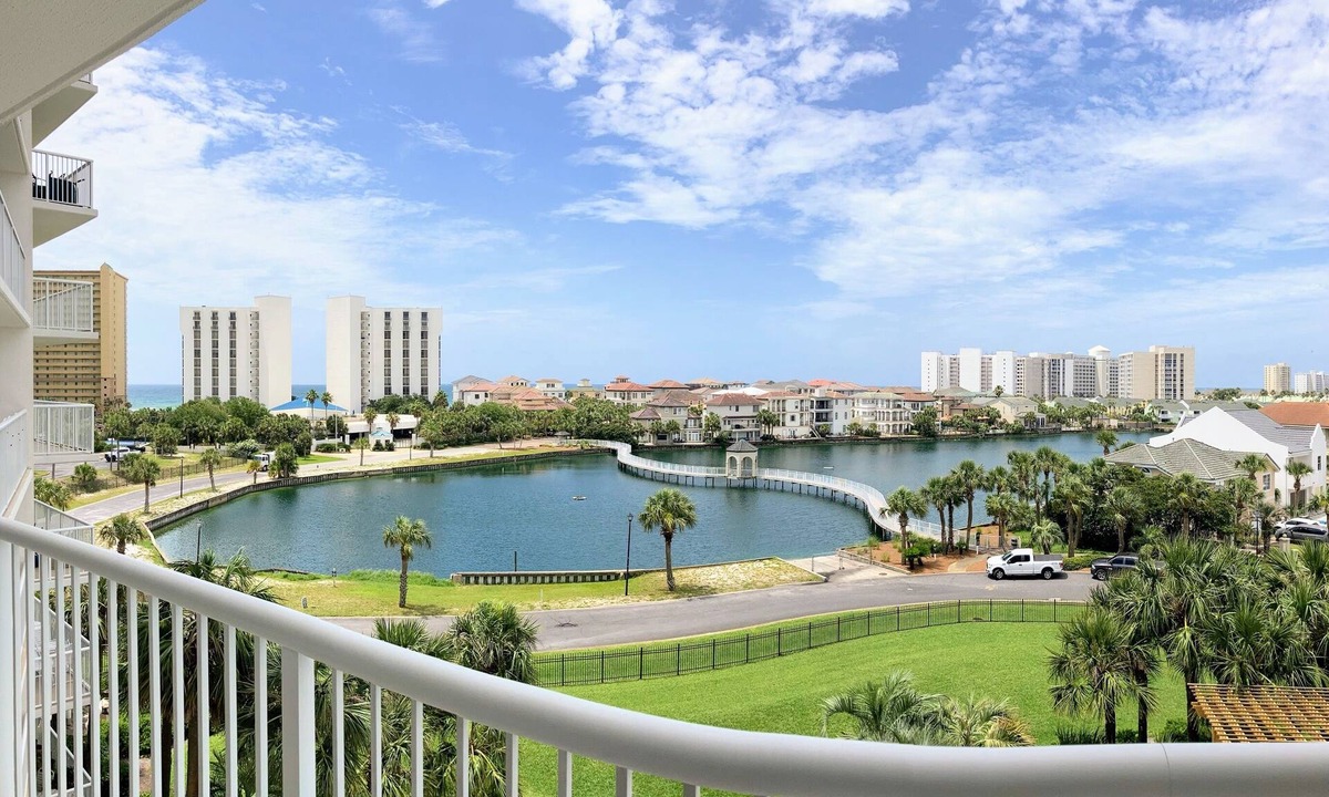 Destin Condo | Stunning 2BR Lakeview Condo, Steps from the Beach