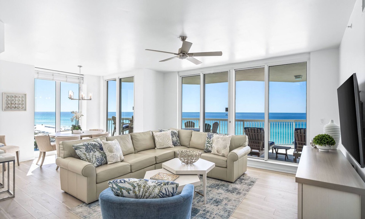 Destin Condo | Stunning, fully renovated 5 Star Beachfront Condo