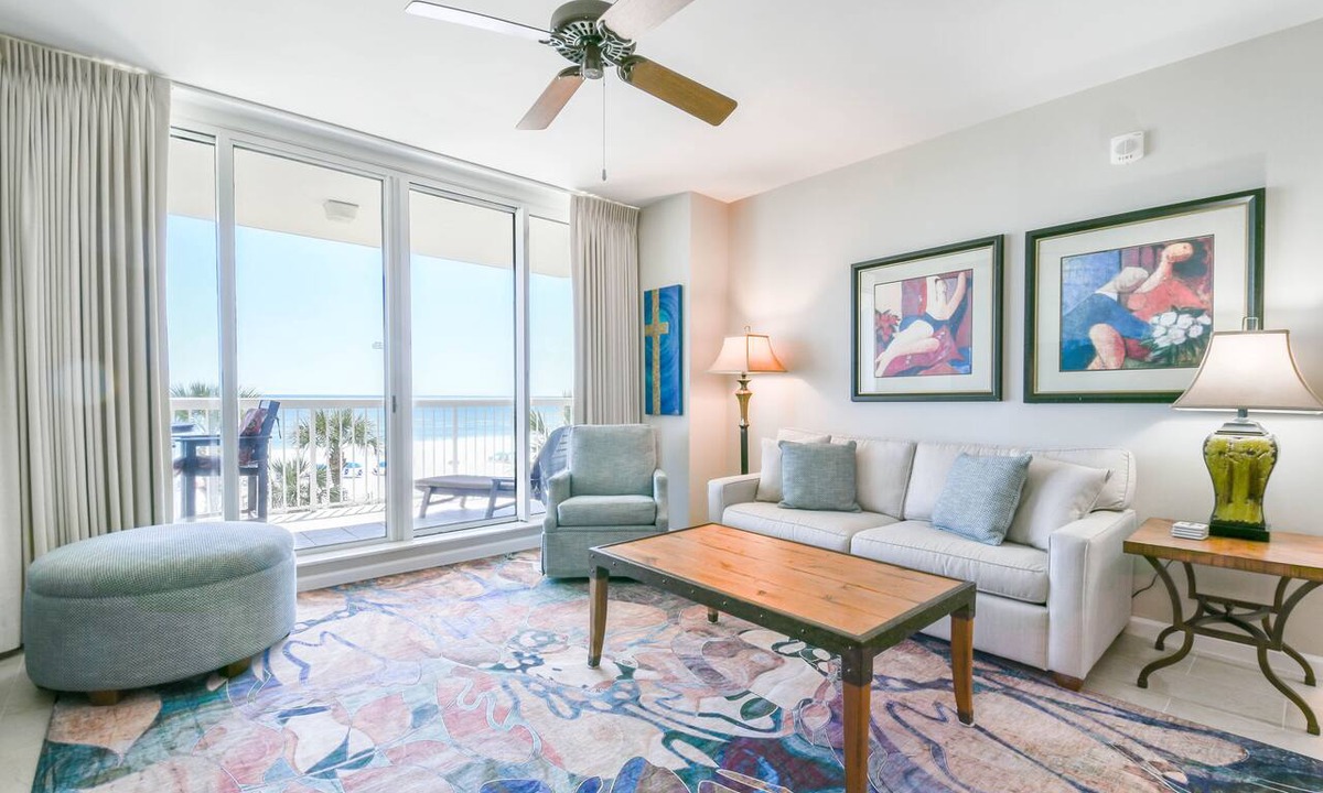 Destin Condo | Tropical beachfront getaway w/private balcony and amenities!