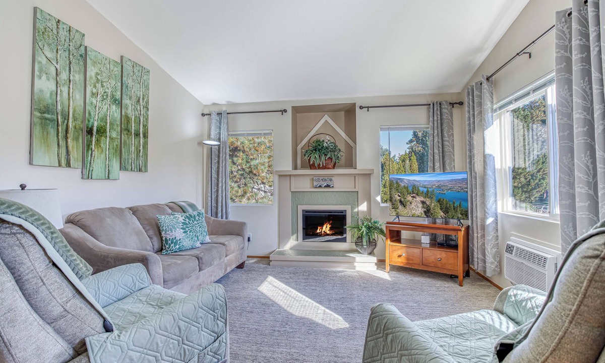 Downtown Leavenworth Condo | Walk to EVERyTHING! We Have A/C ~ Condo H3