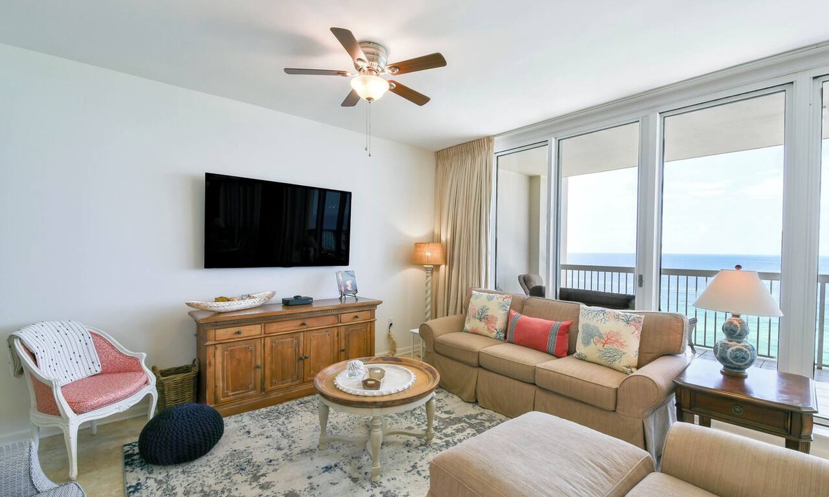 Destin Condo | Warm, welcoming beachfront condo w/private balcony! ☀️