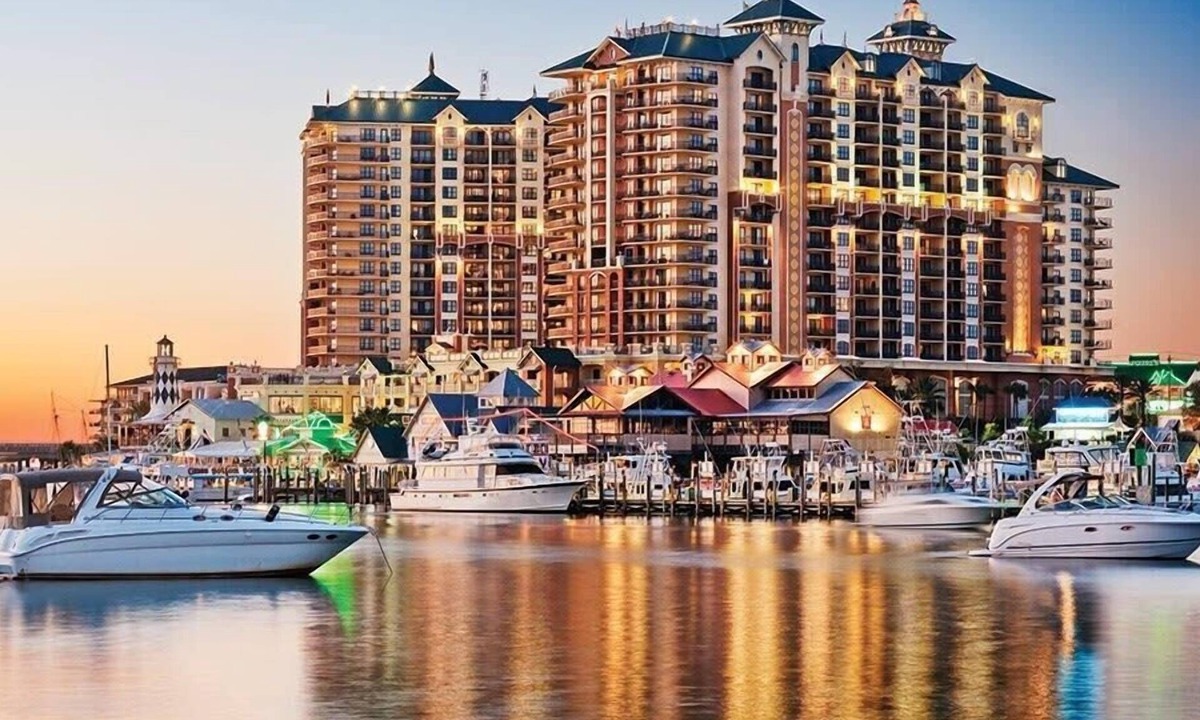 Destin Condo | Wyndham Emerald Grande | 4BR/4BA King Bed Suite