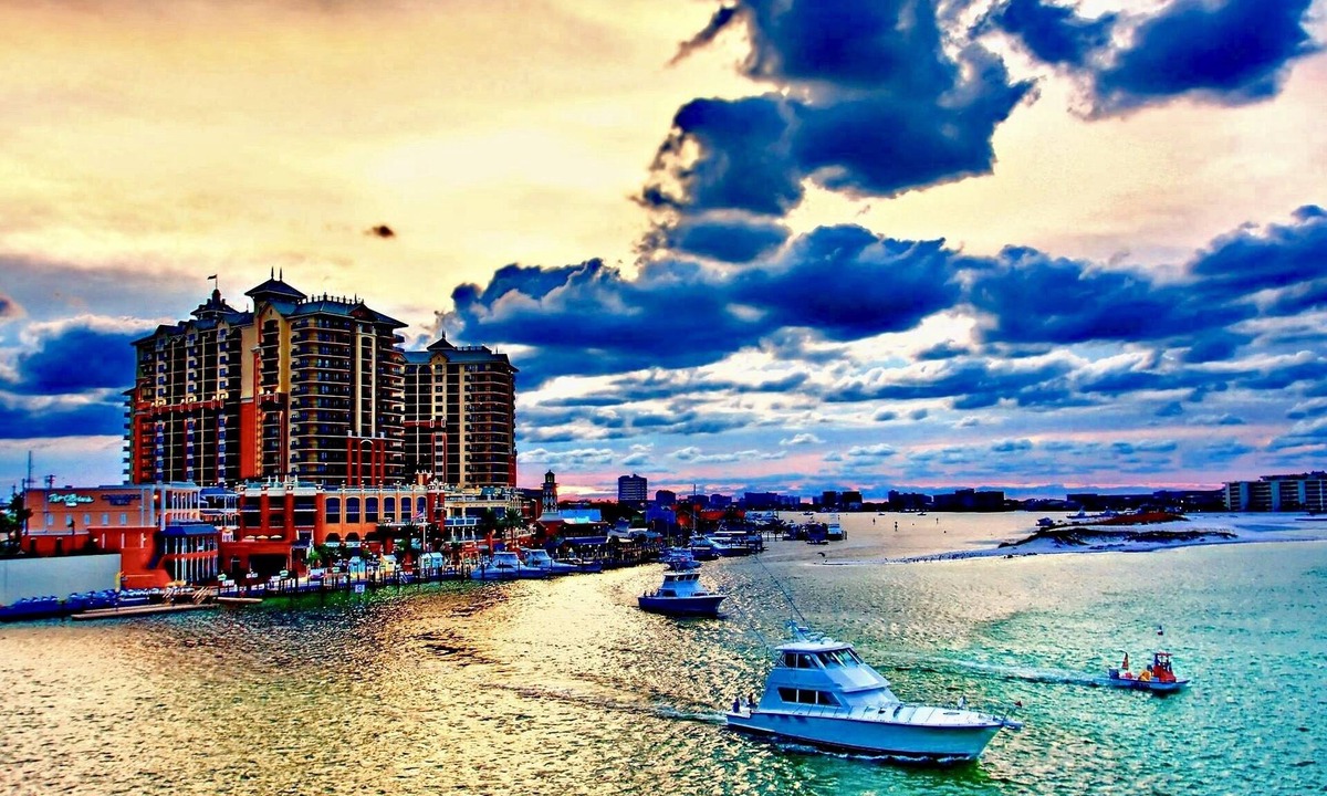 Destin Condo | Wyndham Emerald Grande - HUGE 3BR Plus - Big Savings! - 100 Reviews