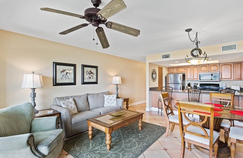 Destin Condo | 105 - BEACH FRONT condo. Perfect for a dream beach getaway. Destin Beach Club