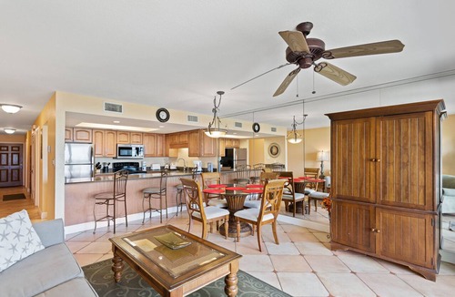 Destin Condo | 105 - BEACH FRONT condo. Perfect for a dream beach getaway. Destin Beach Club