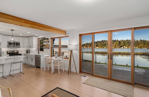 Shelton House | 120' Waterfront Cabin | Sauna · Hot Tub · Olympic Natl Park | Hammersley Inlet